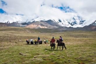 Pilgrims near Amnye Machen